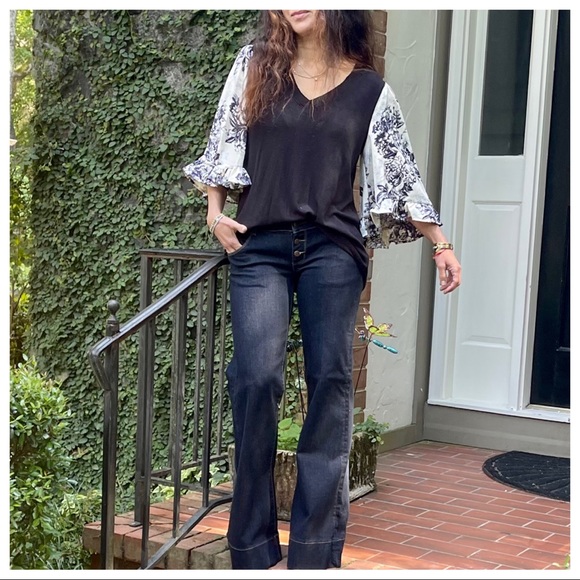 Fabulous color contrast tunic with floral sleeves - Picture 3 of 7